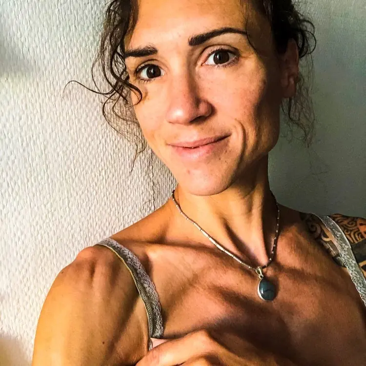 Velours et voix basse