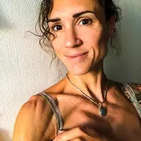 Velours et voix basse